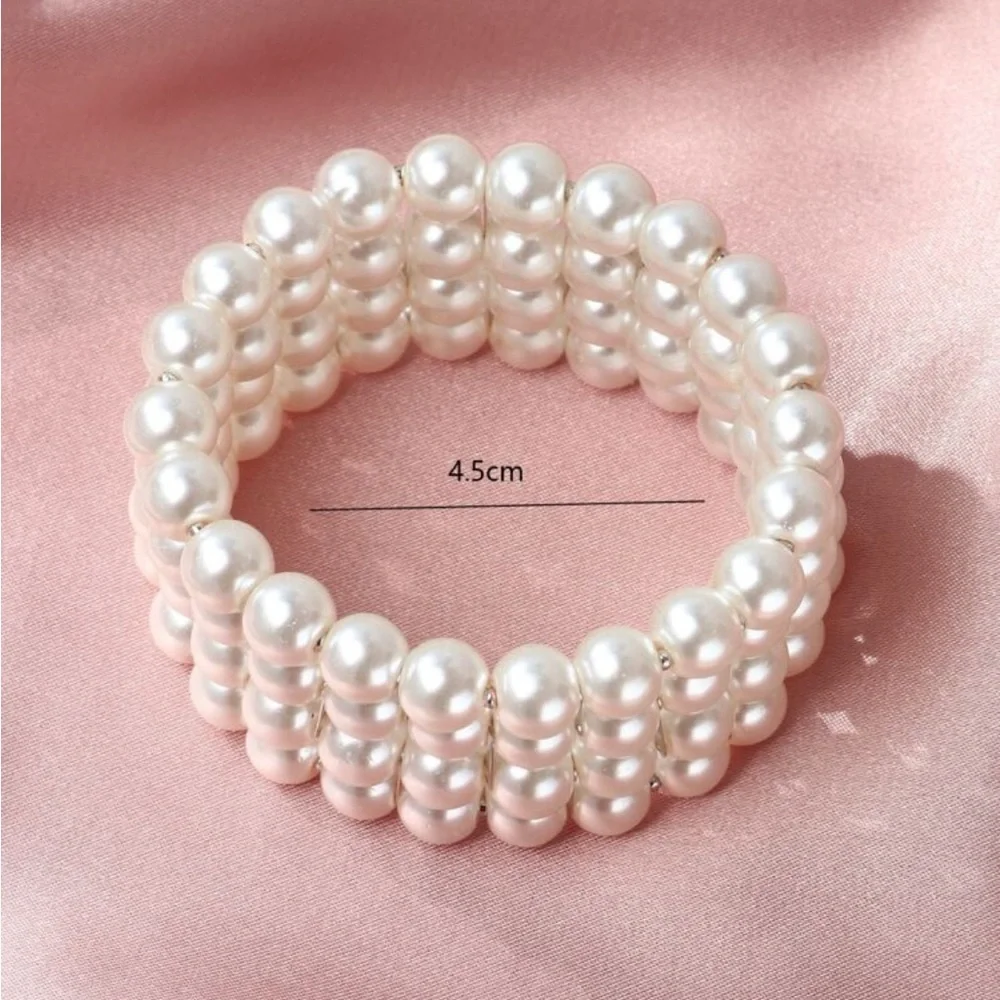 Elegant White Pearl Bracelet - Picture 3 of 5